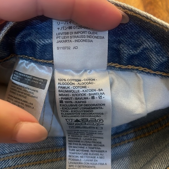 Levi's High Rise Button Fly 501 Cut Off Shorts in Distressed Wash Size 28 - Picture 6 of 7